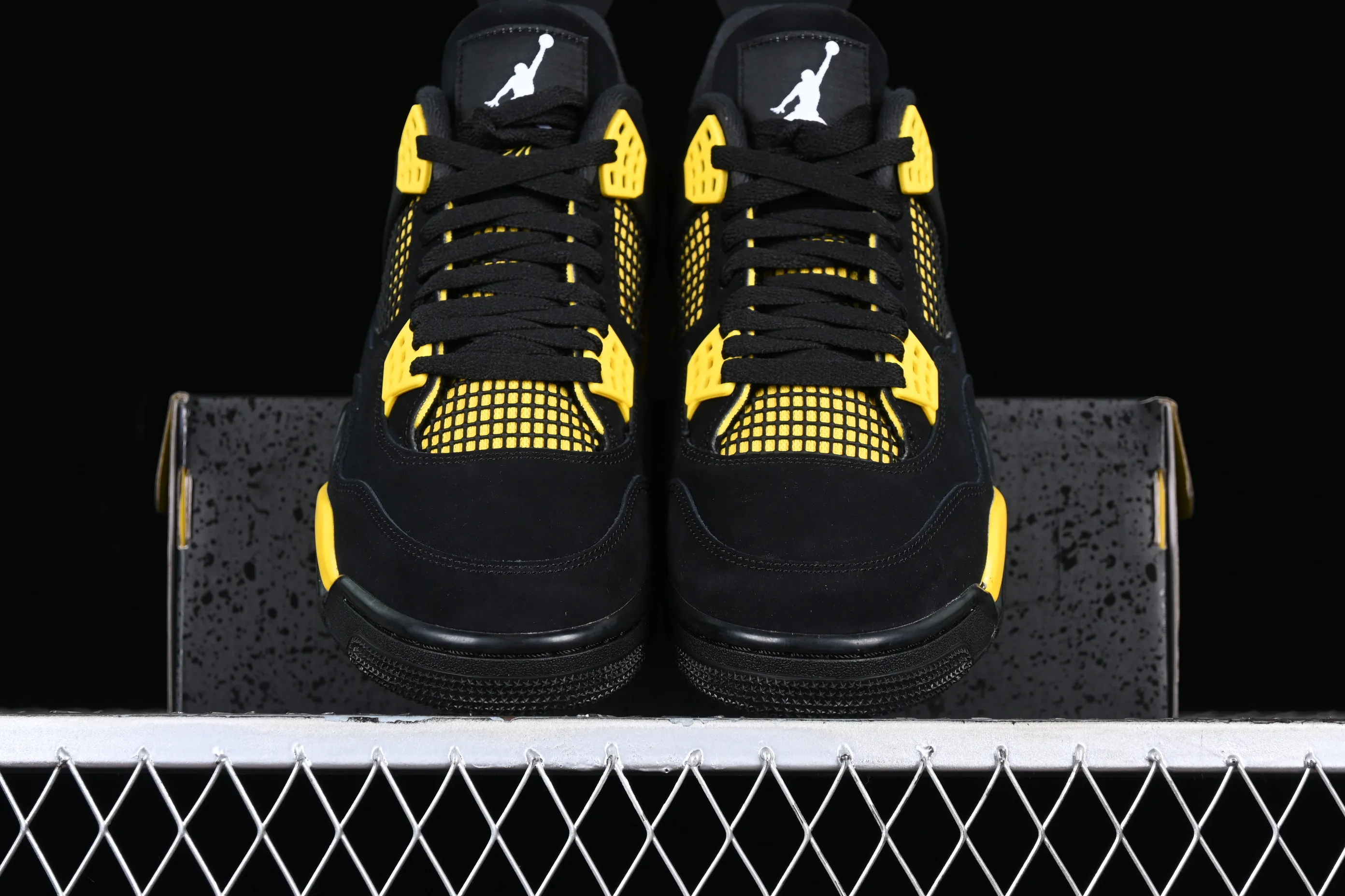 All categories Air Jordan Jordan series basketball shoes Air Jordan 4 LJR version Air Jordan 4 "Thunder" AJ4 Joe 4 Thunder replica basketball shoes DH6927-017